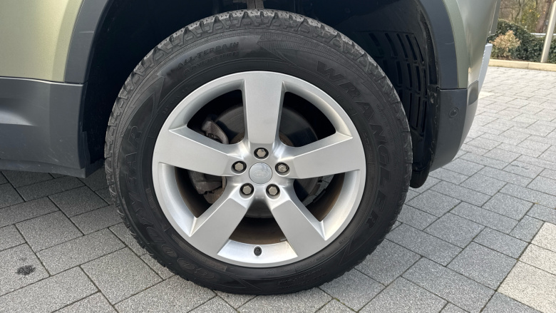 Land Rover Defender 3.0 D250 HSE 90 3dr Auto Diesel Estate